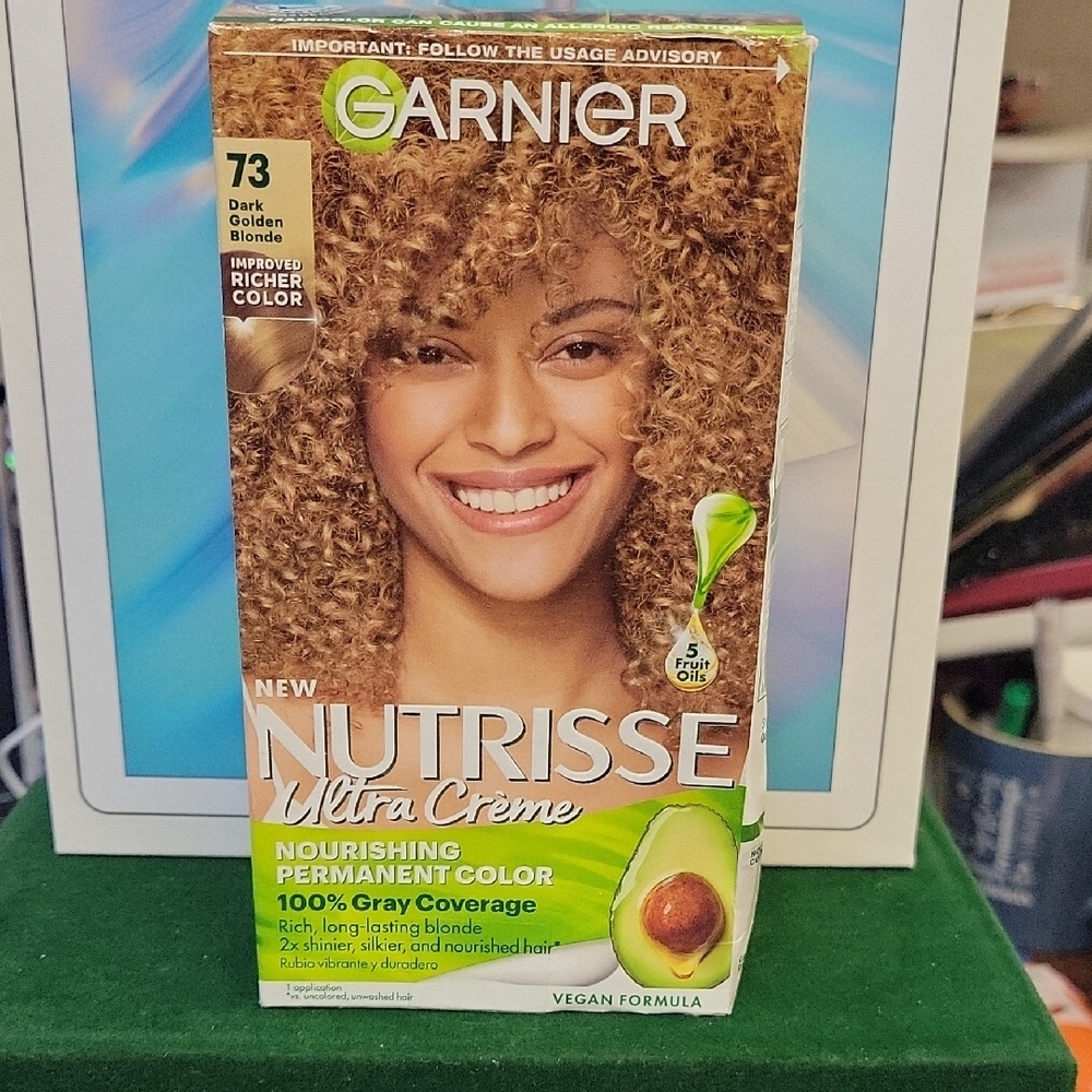 Garnier Nutrisse Ultra Crème - 73 Dark Golden Blonde New in Box